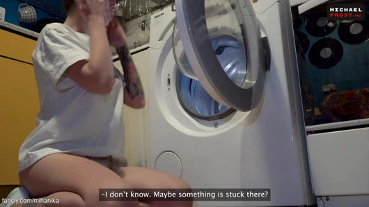 Yardım et, üvey kardeşim! sıkıştım!