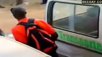 Adam mastürbasyon yaparken yakalandı ama umurunda değil