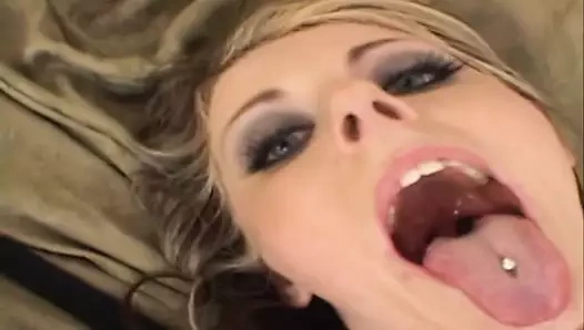 Sophie dee gets ona pembe kedi rammed ile siyah çük