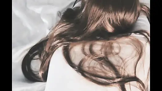 Orta yaşlı seksi kadın patron Bayan Noir çoraplı ve topuklu ayakkabılarla yerel inşaatçıyı baştan çıkarıyor! Ofiste başka bir gün!