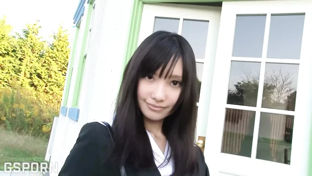 Zarif Japon genç orta yaşlı seksi kadın güzel bir röportaj yapıyor ve ateşli seks yapıyor