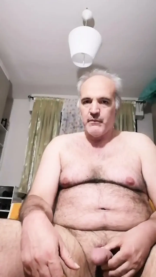 Beni bir orospu gibi eğlendirmek zorundasın!