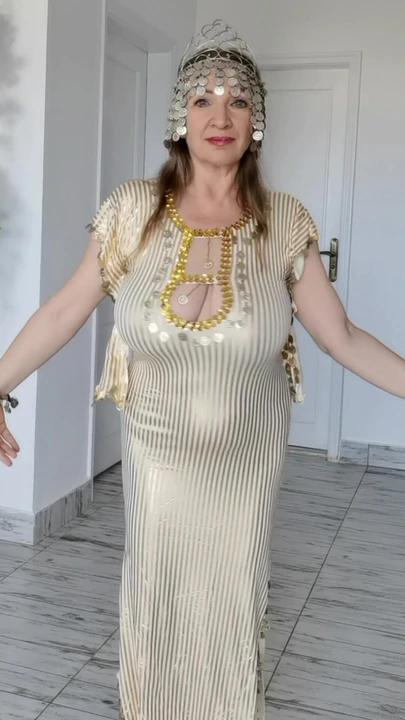 Горячая бабушка в восточном стиле