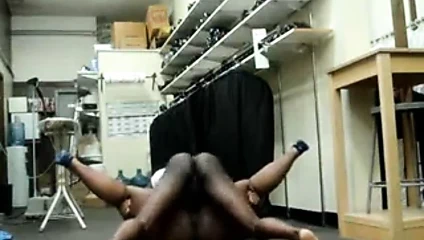 Siyah iri güzel kadın