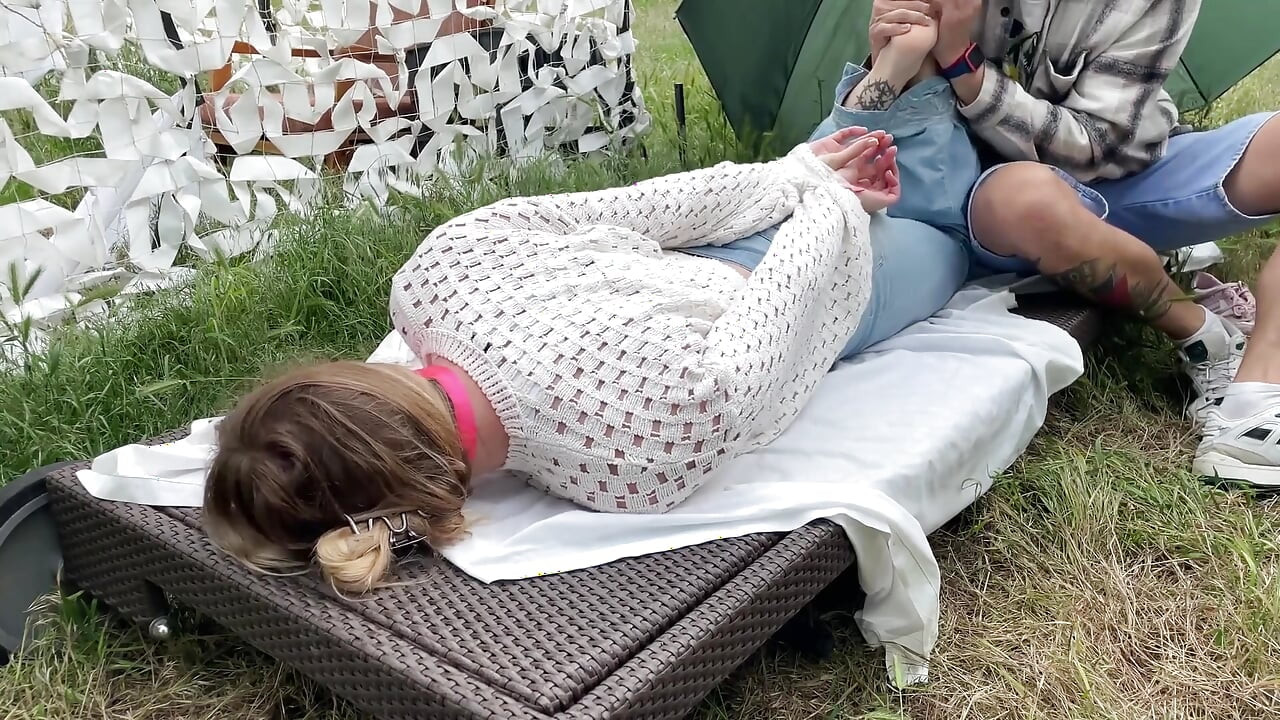 Sarışın yakalandı: ağzı tıkalı ve gıdıklandı