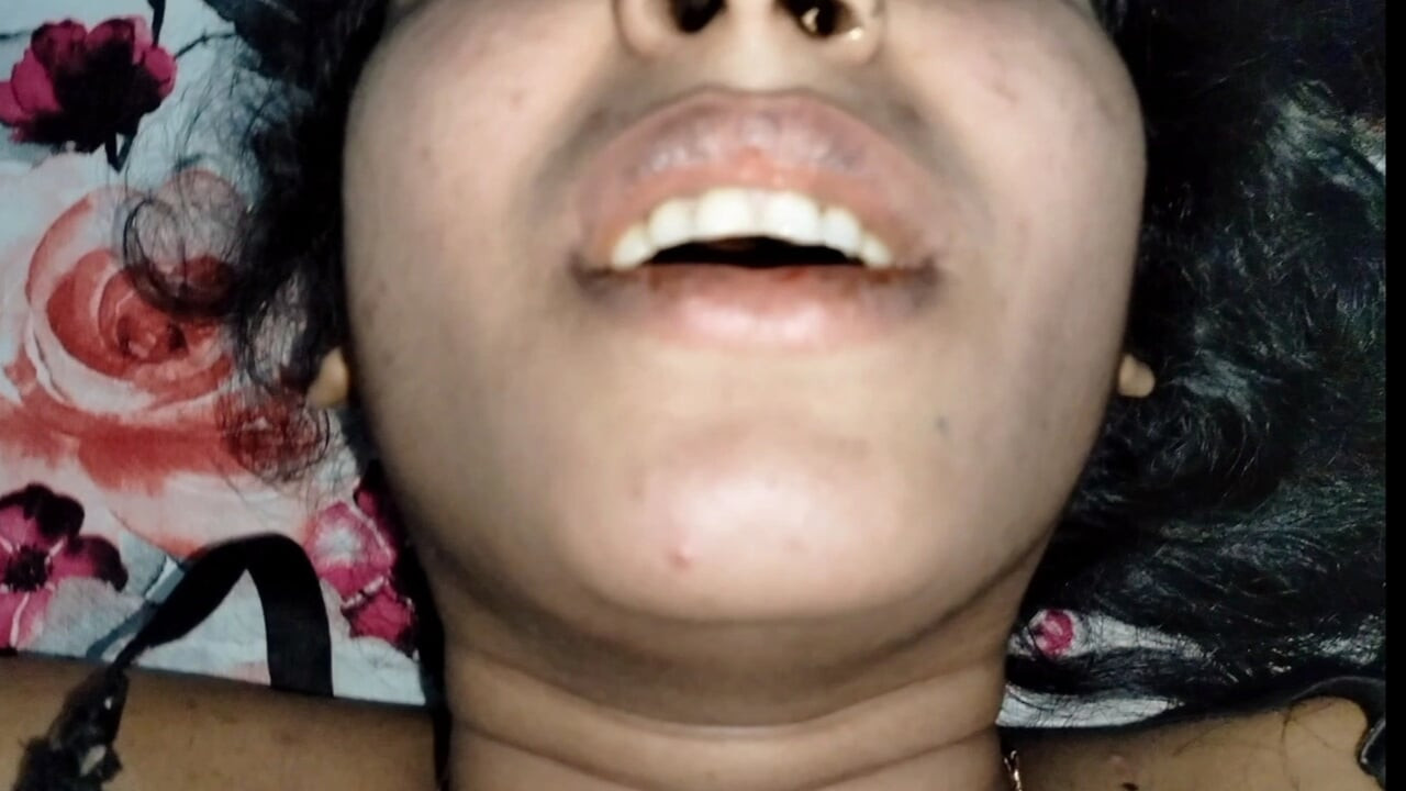 Seksi Hintli kız kayınbiraderi ile sert seks yapıyor. Gerçek ev yapımı porno videoları.
