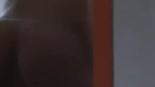 Ma chienne me suce la queue, elle adore pomper cette salope