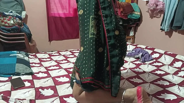Desi pinki bhabhi nelagbhag ek mahine bad gand marwai