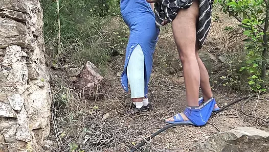 Aldatan Cezayirli evli kadın herkesin içinde açık havada riskli seks yapıyor!!