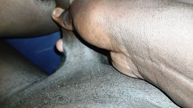 18+ kız bbc tarafından sikilmek için bacaklarını açıyor