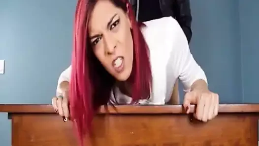 Bana daha fazla ateşli müzik videosu ver