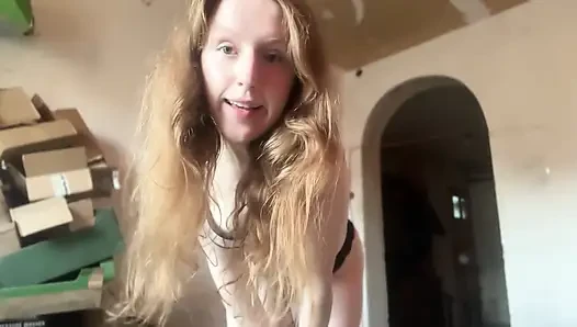 Dildomla striptiz ve mastürbasyon