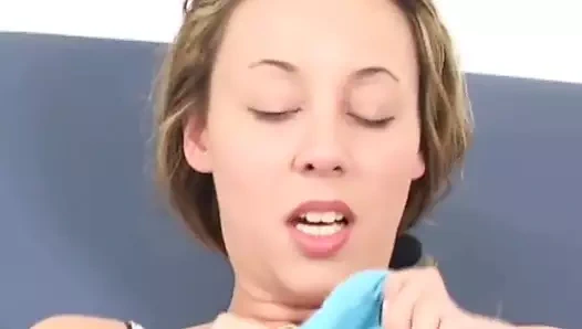 Müşterilerimden her zaman kullanılmış külot çalarım