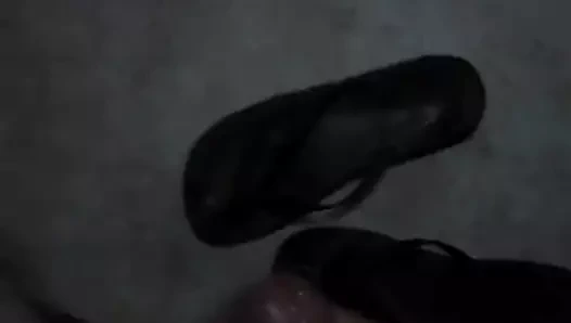 Ayakkabılar boşalıyor