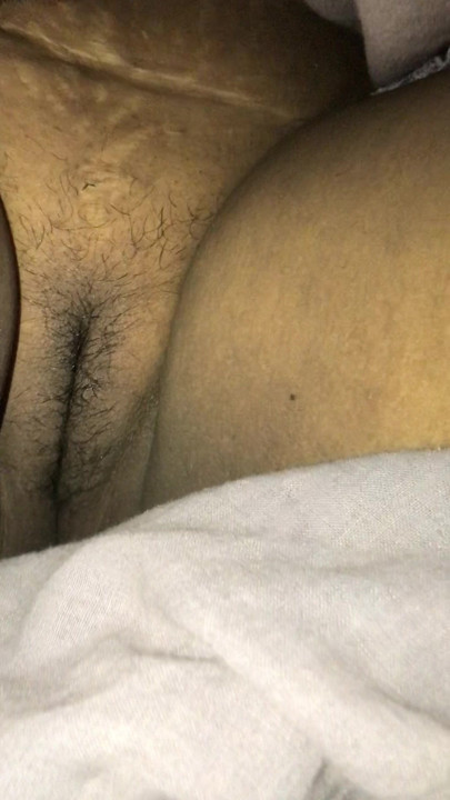 Hintli üvey kız kardeşinin ateşli amcığı