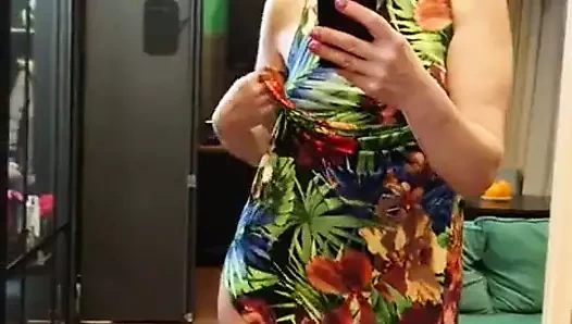 Kızım orgazm olana kadar amının dudaklarını ve klitorisini ovuyor