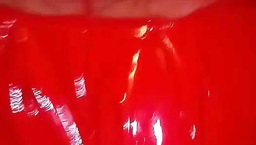 Kırmızılı evli kadın