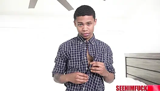 Büyüleyici adam Lil D uzun yarağını Athena May'in salyasında sırılsıklam yapıyor!