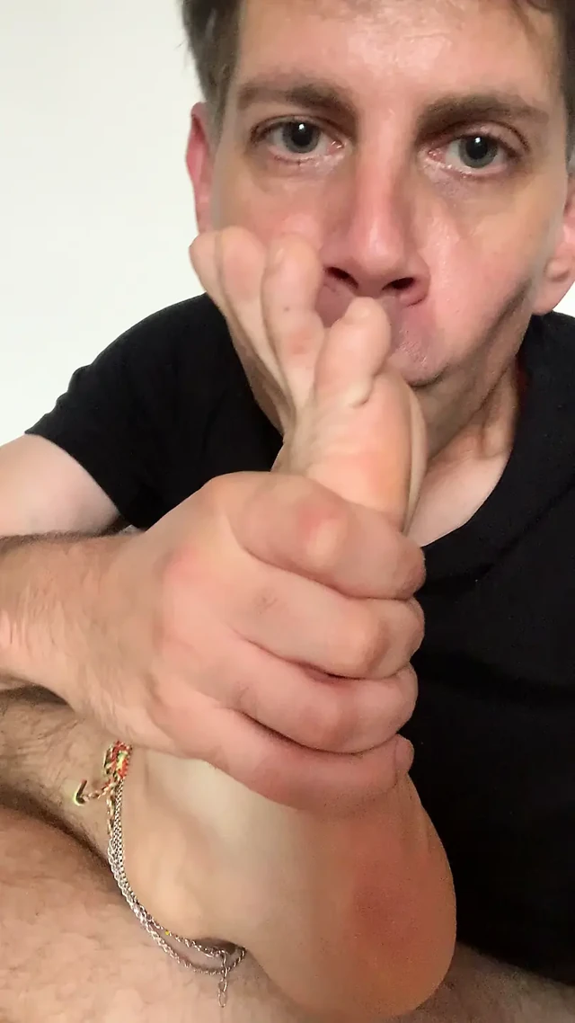 3 dakikalık Mastürbasyon-Ayak Yalama videosu