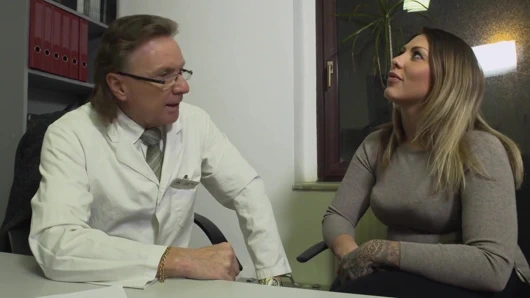 Alkol Ve Azgın Sarışınlarla Çifte Penetrasyon Seks Partisi