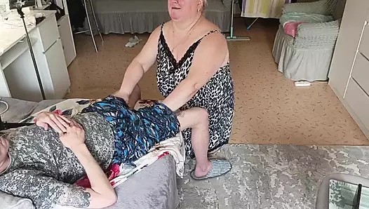 Komşu ben boşalana kadar nazikçe yarak emiyor