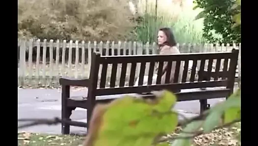 Güzel sarışın ve karanlık siyah saçlı lezbiyenler