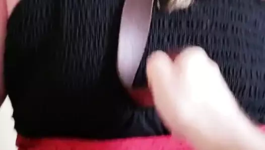 Prenses babasının yeni kemerini kırıyor.