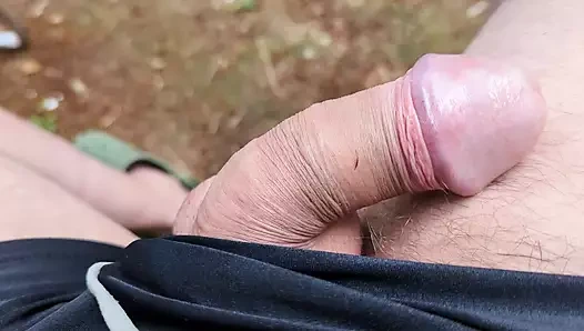 Yarağımla oynuyorum