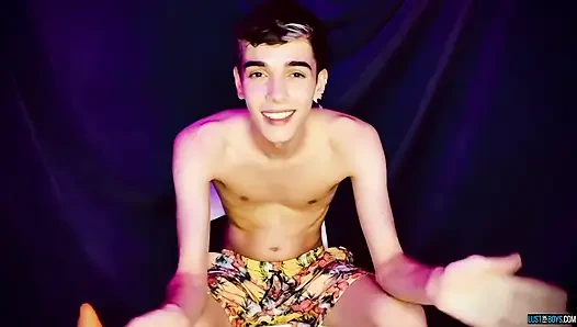 Denemek için harika bir yeni göt oyuncağı