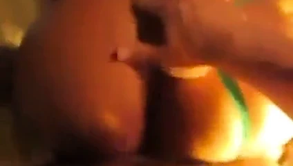 Orta yaşlı seksi kadının götü dölle kaplanıyor