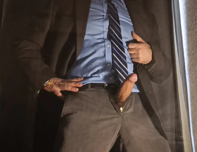 BÜYÜK YARAKLı ADAM