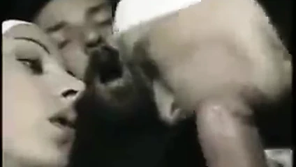 Holly'nin çük ibadeti