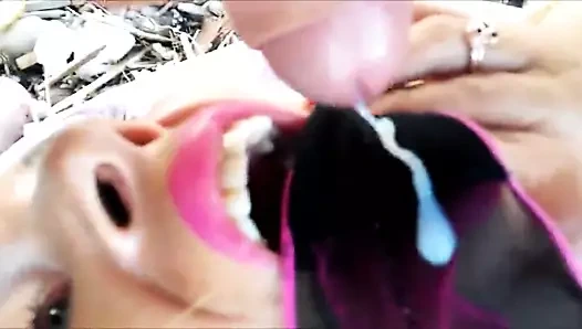 Cum üzerinde külot içinde ağız at plaj