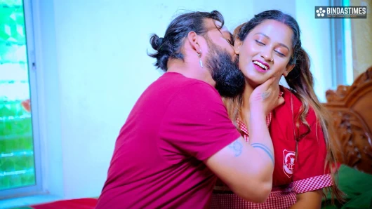 Hintli sevimli 18+ liseli kız ilk kez vücut geliştirmeci erkek arkadaşıyla sikişiyor (Hintçe ses kaydı)