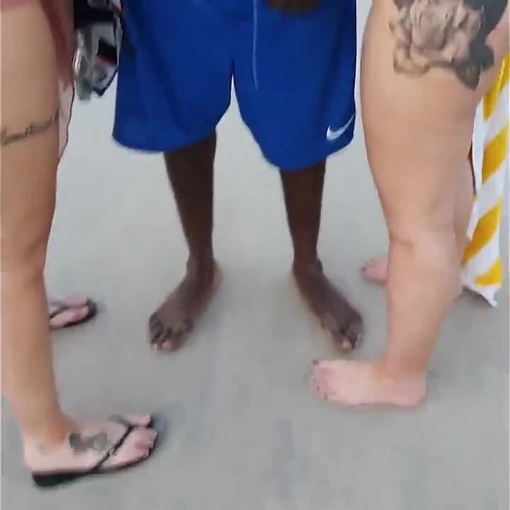 Приключения шлюшки-нудистки на cap d'Agde