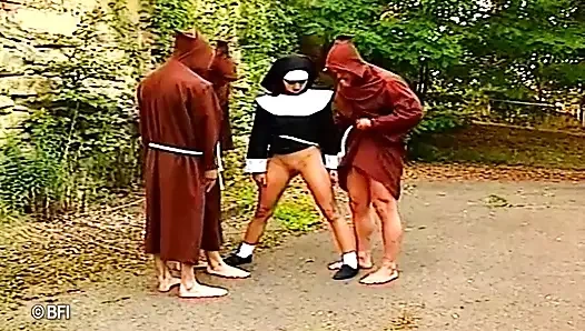Rahibe piliç açık havada sert sikişmeyi seviyor