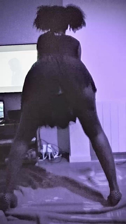 Twerk dansı yapmak istiyorum ateşli seksi hatun
