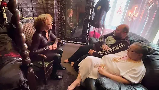 Bölüm 1:- Çiftlerle blackberrymilf öğretmek. Şaplak, aşağılama, oral ve seks!