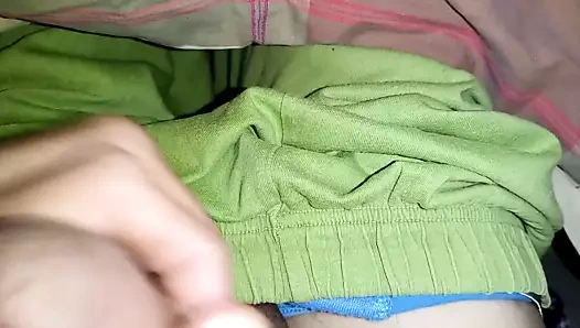 Kullanıcı videoları izlerken handjob