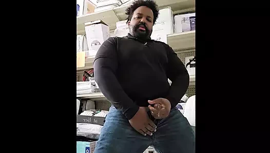 Büyük zenci koridorda boşalma 2