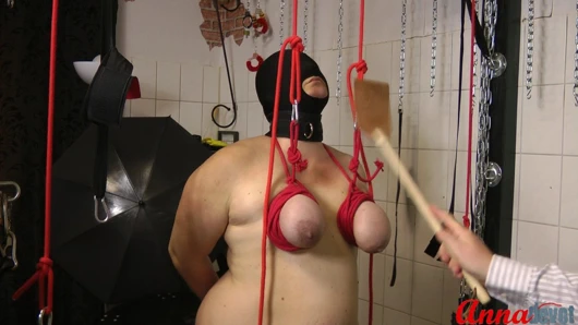 Annadevot - askıya alınmış memeler