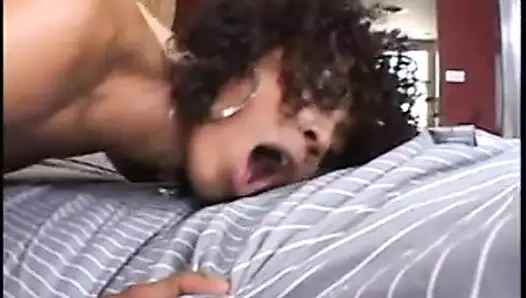 Büyük yaraklı beyaz adam muhteşem siyah döl sürtüğün amını sikiyor