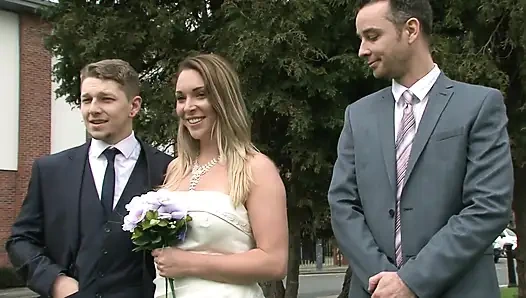 Gelinlikli esmer hatun sert sikiliyor