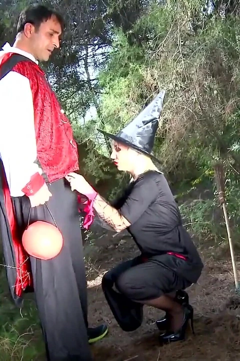 Cadı Gina sadece süpürgeye binemiyor