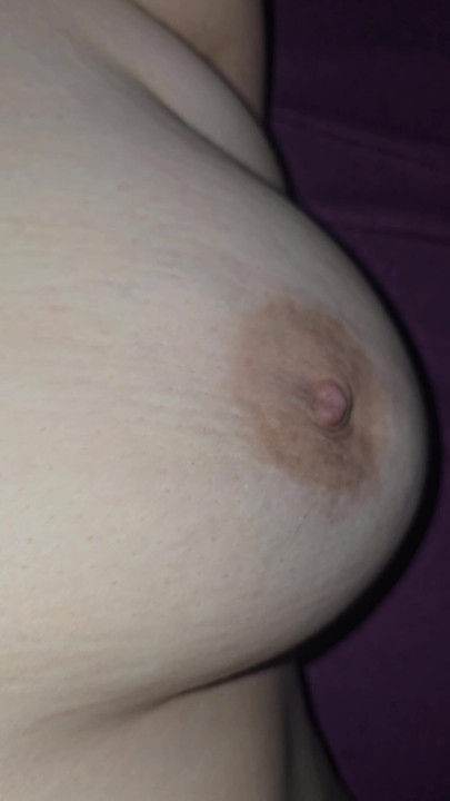 Büyük yarak, ateşli amcık ve büyük memeli tombul karımın karnında sperm