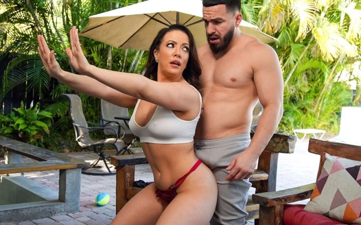 Mypervyfamily - latin orta yaşlı seksi kadın üvey oğlunun sert yarağının üzerine salya akıtıyor - carmen valentina