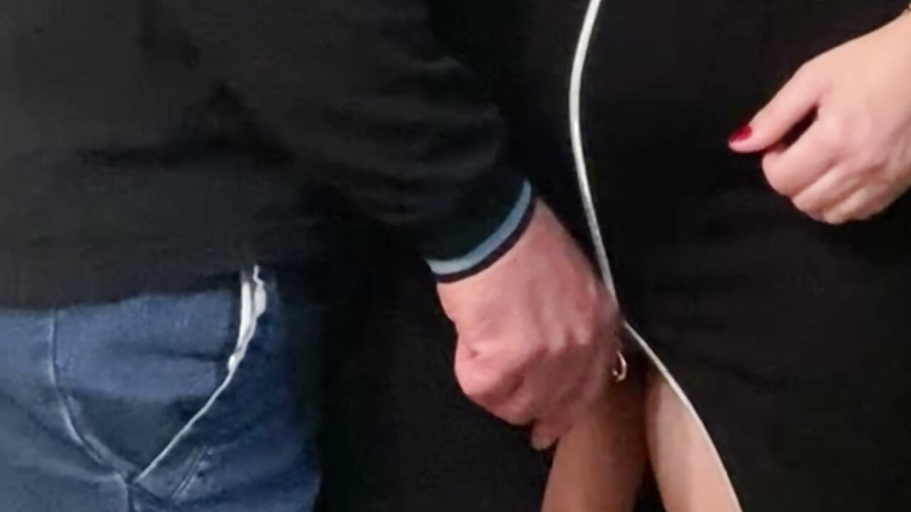 Sürtük Üvey Babası Tarafından Üniversiteye Giderken Parmakla Sikiliyor