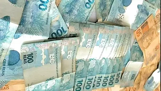 Üvey oğul ve üvey anne birlikte özel bir gecenin tadını çıkarıyor