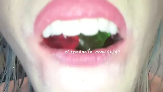 Vore fetiş - trice sakızlı ayılar video 1 yeme