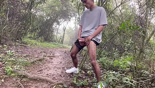 Açık havada elle muamelenin tadını çıkarıyor